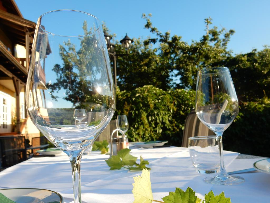 Pension Rudi - Weingut Kellner Hotell Pulkau Exteriör bild