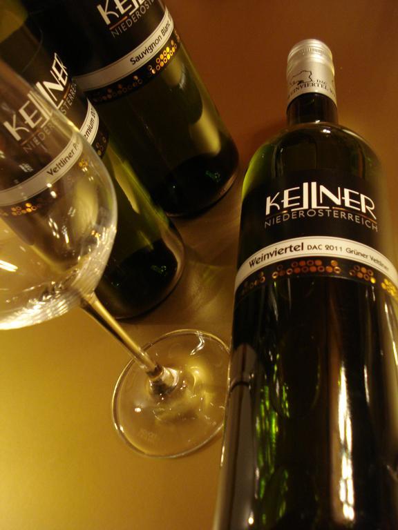 Pension Rudi - Weingut Kellner Hotell Pulkau Exteriör bild