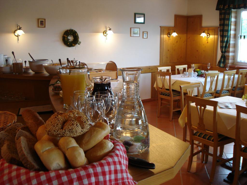 Pension Rudi - Weingut Kellner Hotell Pulkau Exteriör bild